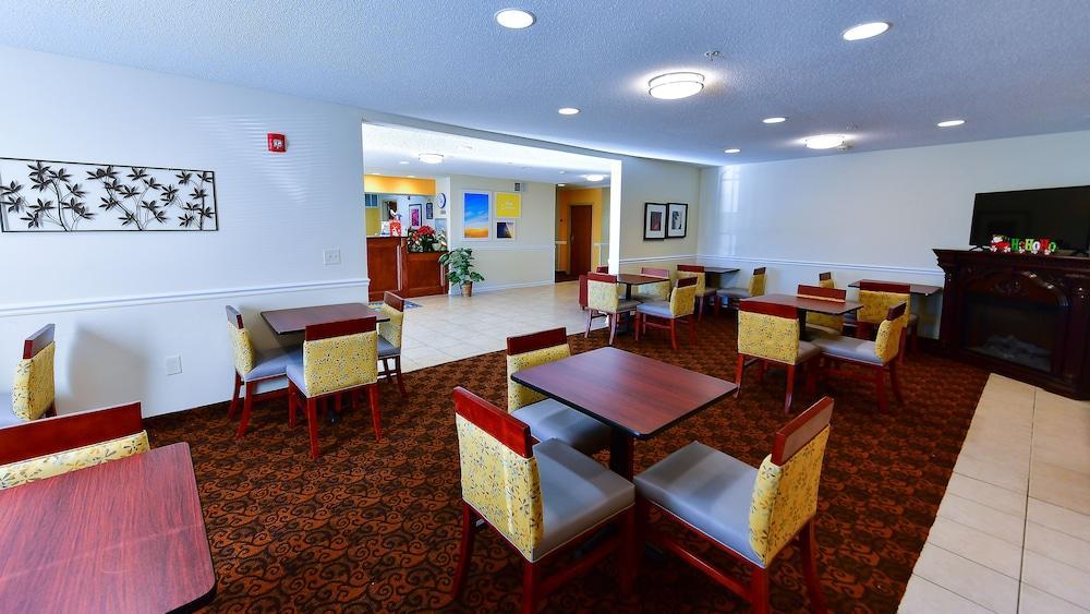 Days Inn By Wyndham Greensboro Nc Exterior photo