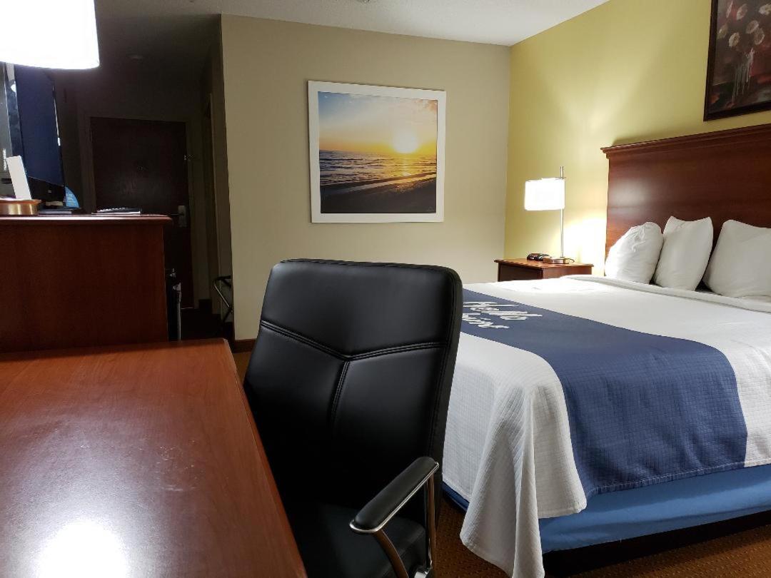 Days Inn By Wyndham Greensboro Nc Exterior photo